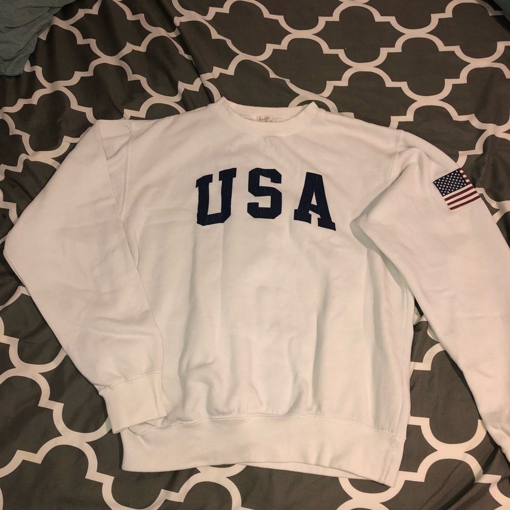 Brandy Melville USA crewneck sweatshirt